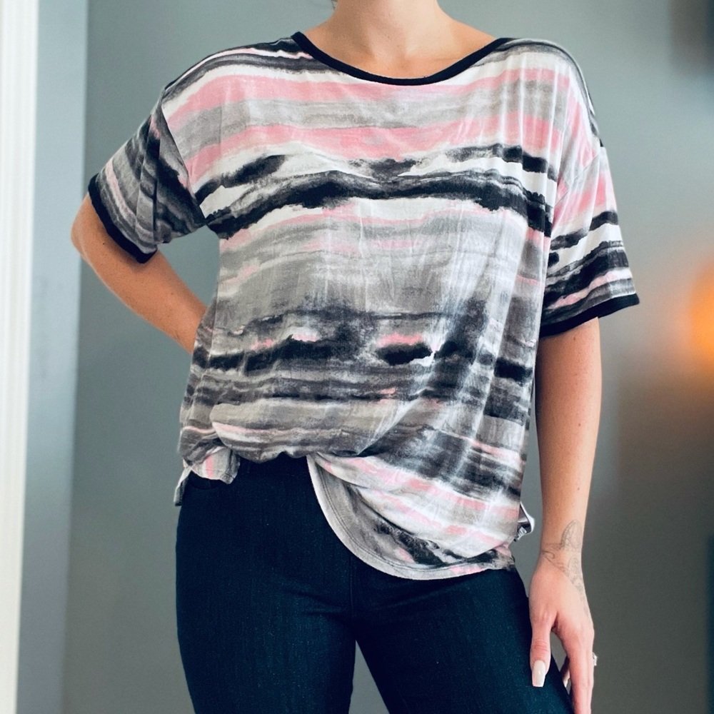 Vera Wang pink and black abstract short sleeve top